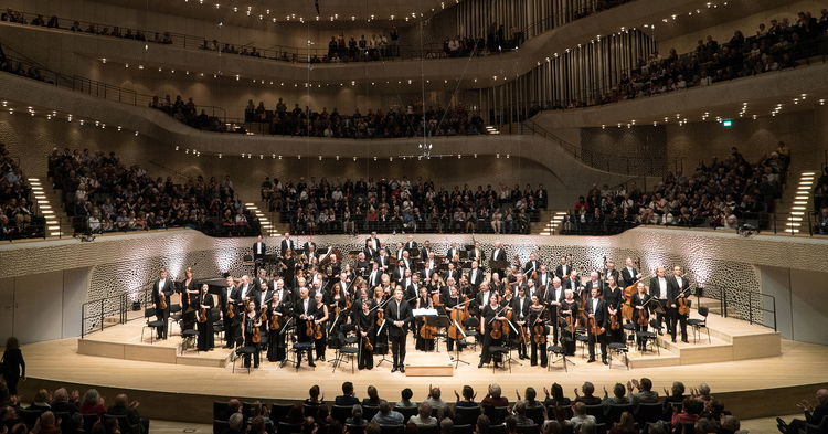 Oslo-Filharmonien spiller i Elbphilharmonie i Hamburg.